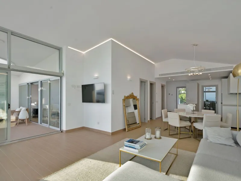 Penthouse with Breath taking Mediterranean Views in Residential Med One