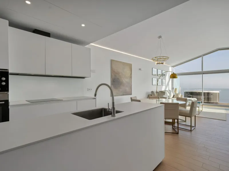 Penthouse with Breath taking Mediterranean Views in Residential Med One