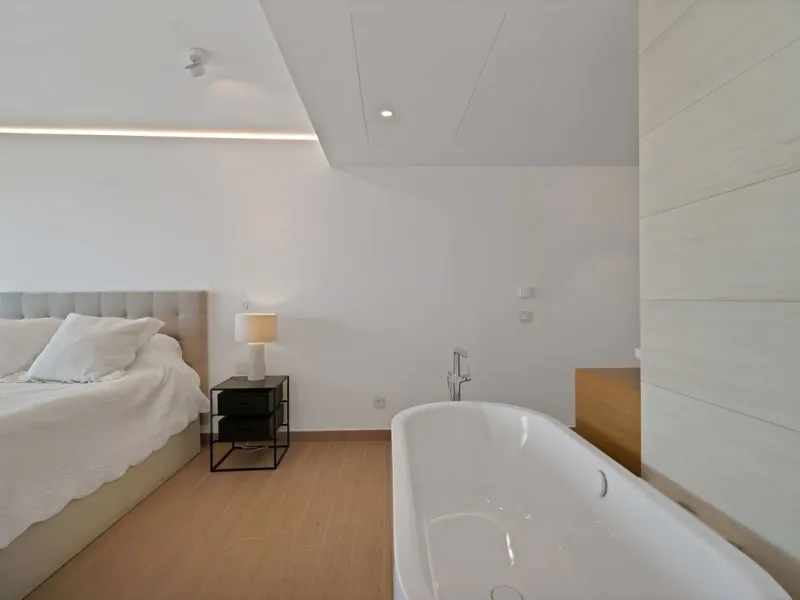 Penthouse with Breath taking Mediterranean Views in Residential Med One