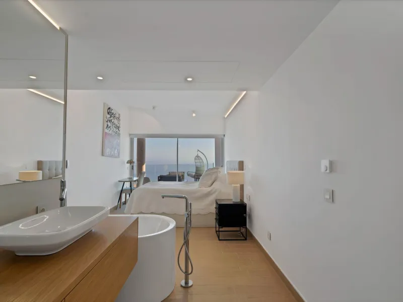 Penthouse with Breath taking Mediterranean Views in Residential Med One