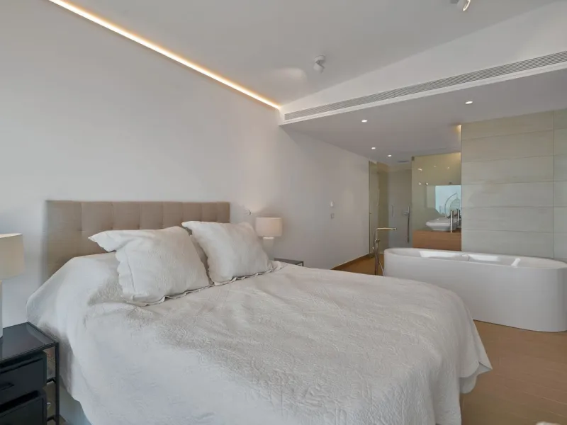Penthouse with Breath taking Mediterranean Views in Residential Med One