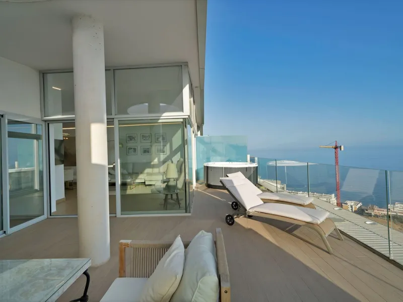 Penthouse with Breath taking Mediterranean Views in Residential Med One