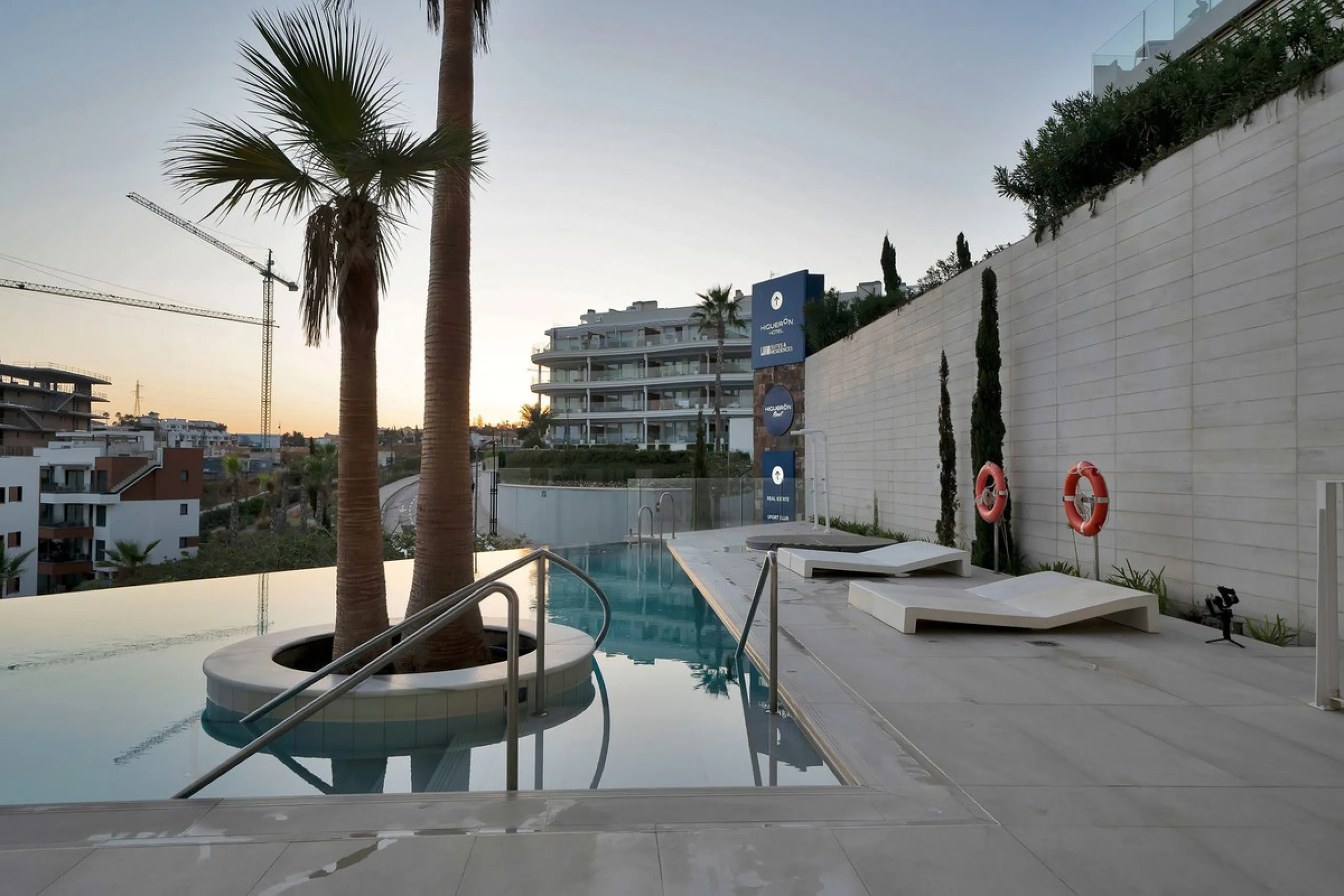 Penthouse with Breath taking Mediterranean Views in Residential Med One