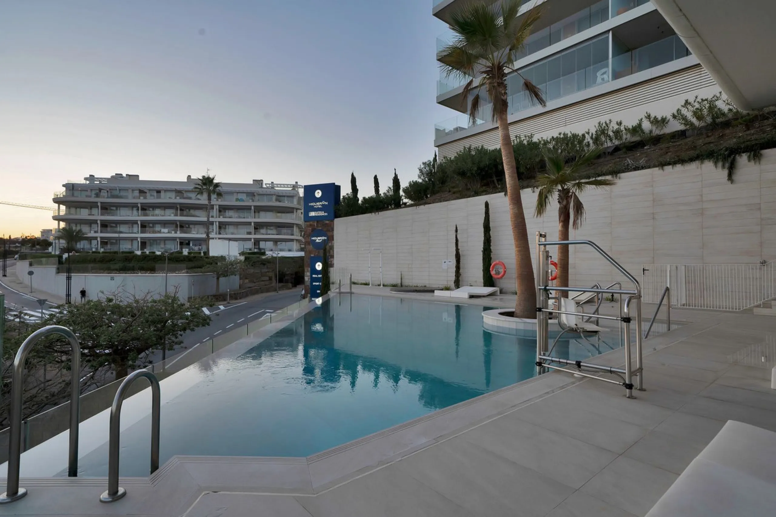 Penthouse with Breath taking Mediterranean Views in Residential Med One
