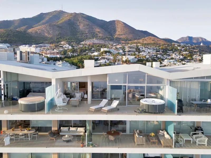 Penthouse with Breath taking Mediterranean Views in Residential Med One