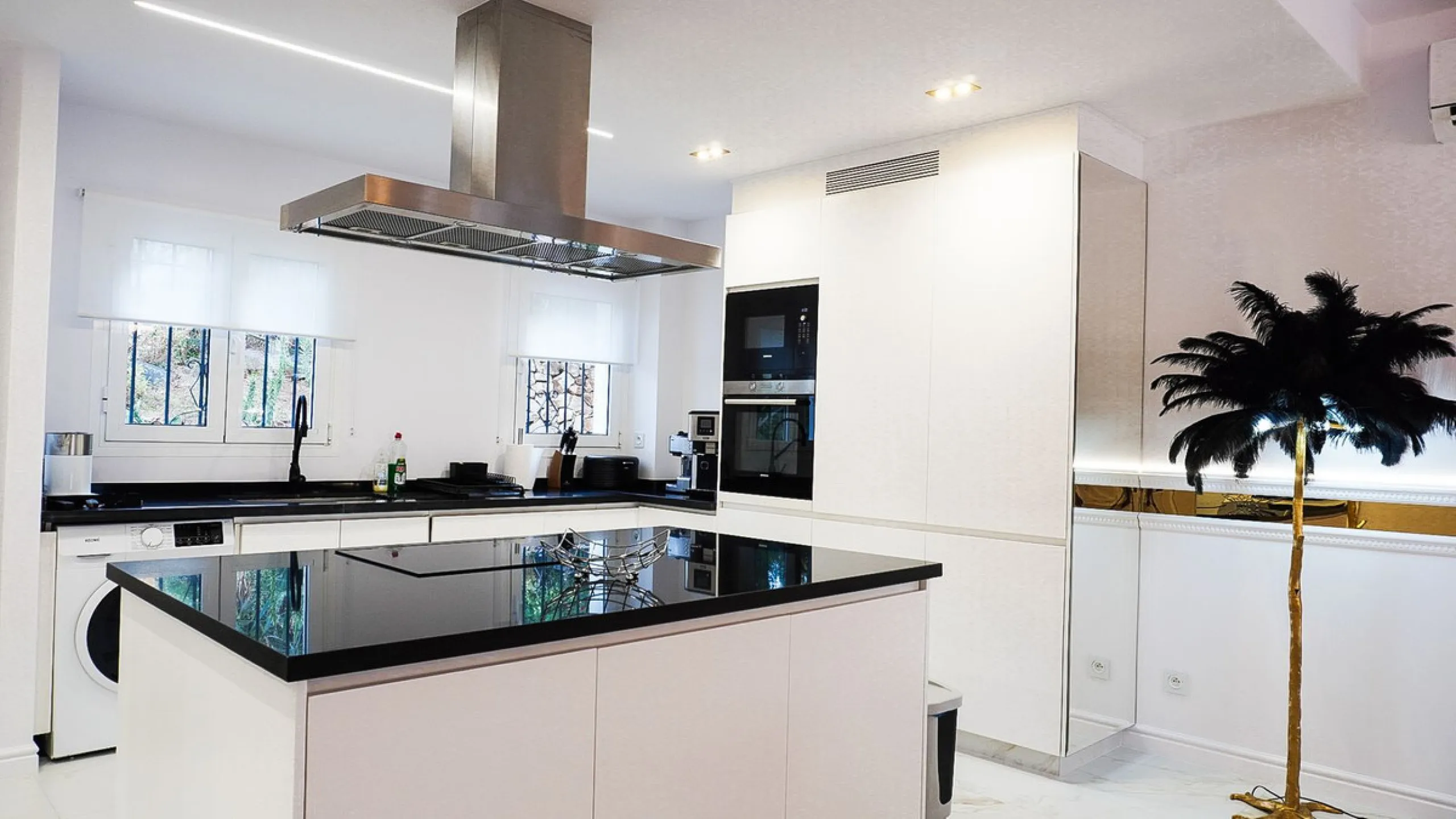 Apartment - Ground Floor Apartment в продаже в Marbella, Málaga. В доме 2 спален и 1 ванных комнат. Площадь дома 90 м²