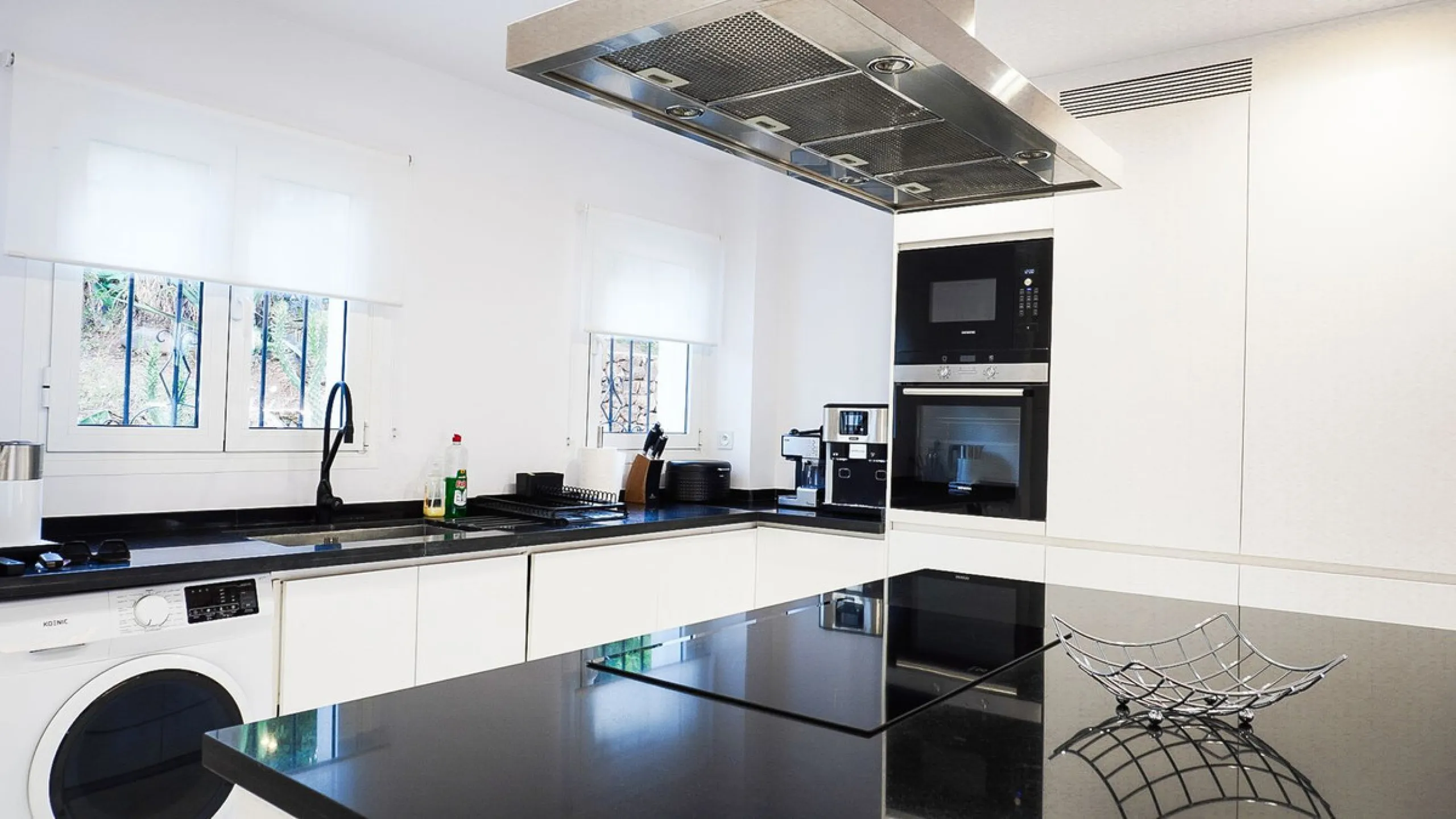 Apartment - Ground Floor Apartment в продаже в Marbella, Málaga. В доме 2 спален и 1 ванных комнат. Площадь дома 90 м²