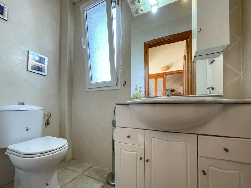 Geräumige Villa mit separatem Gästeappartement in ruhiger Lage