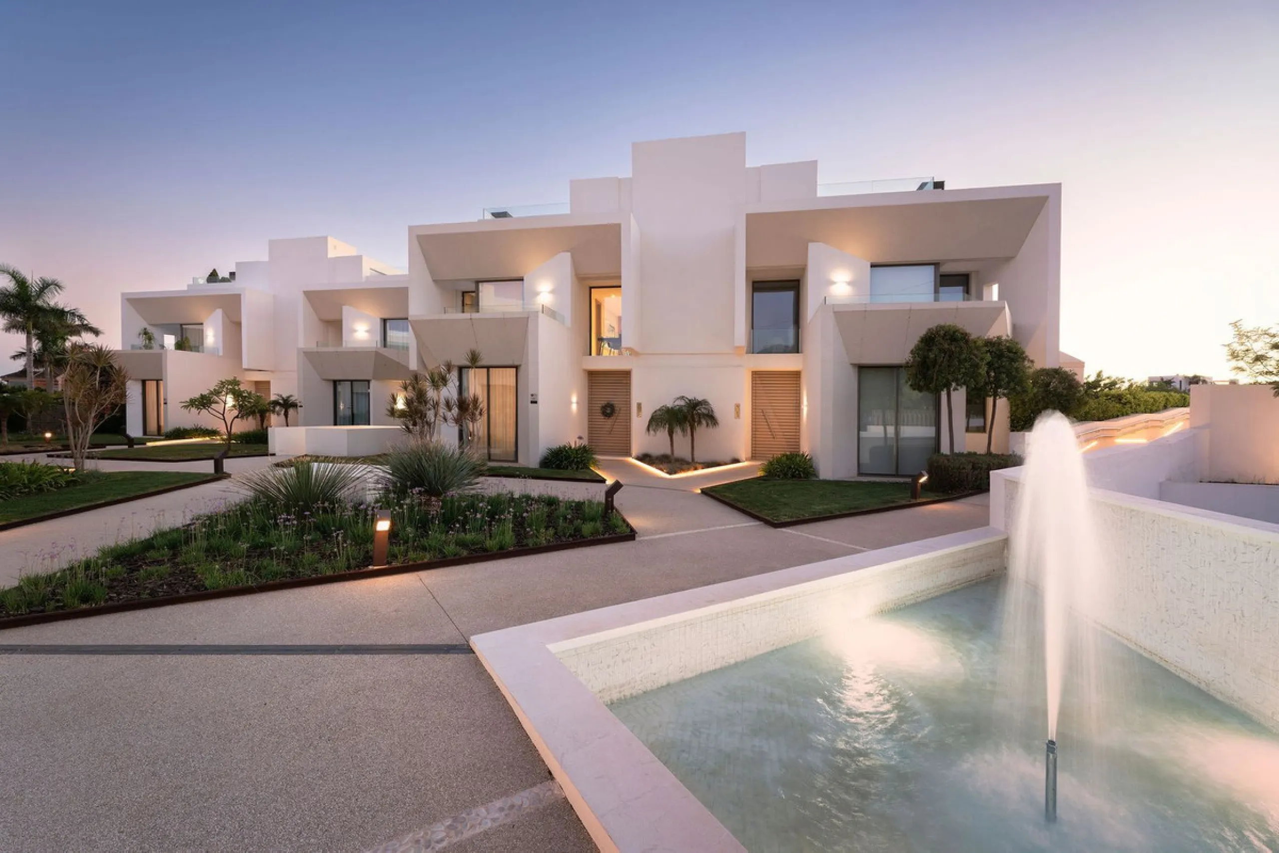 House - Semi-Detached House в продаже в Marbella, Málaga. В доме 4 спален и 4 ванных комнат. Площадь дома 463 м². Площадь участка 90 м²