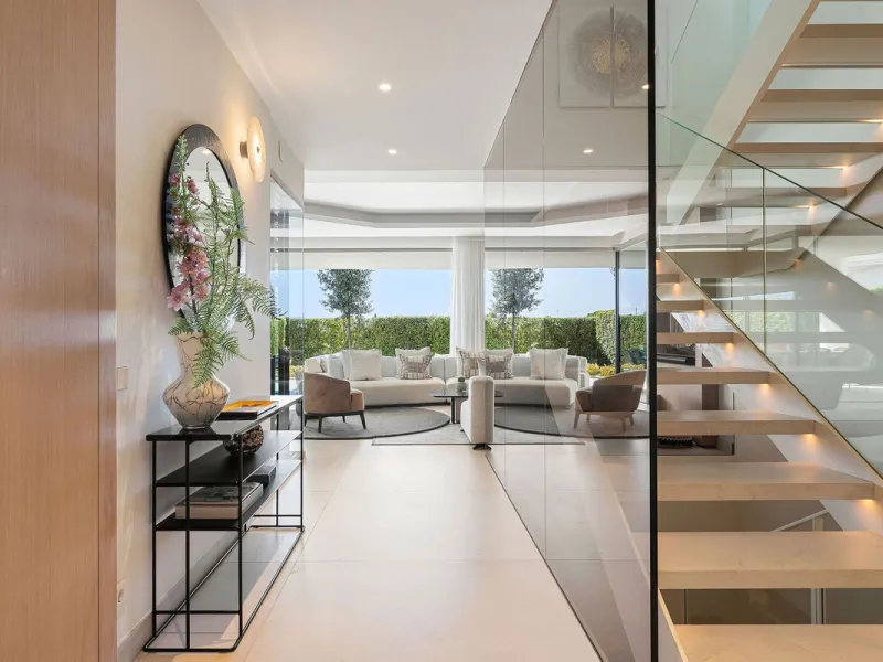 House - Semi-Detached House в продаже в Marbella, Málaga. В доме 4 спален и 4 ванных комнат. Площадь дома 463 м². Площадь участка 90 м²