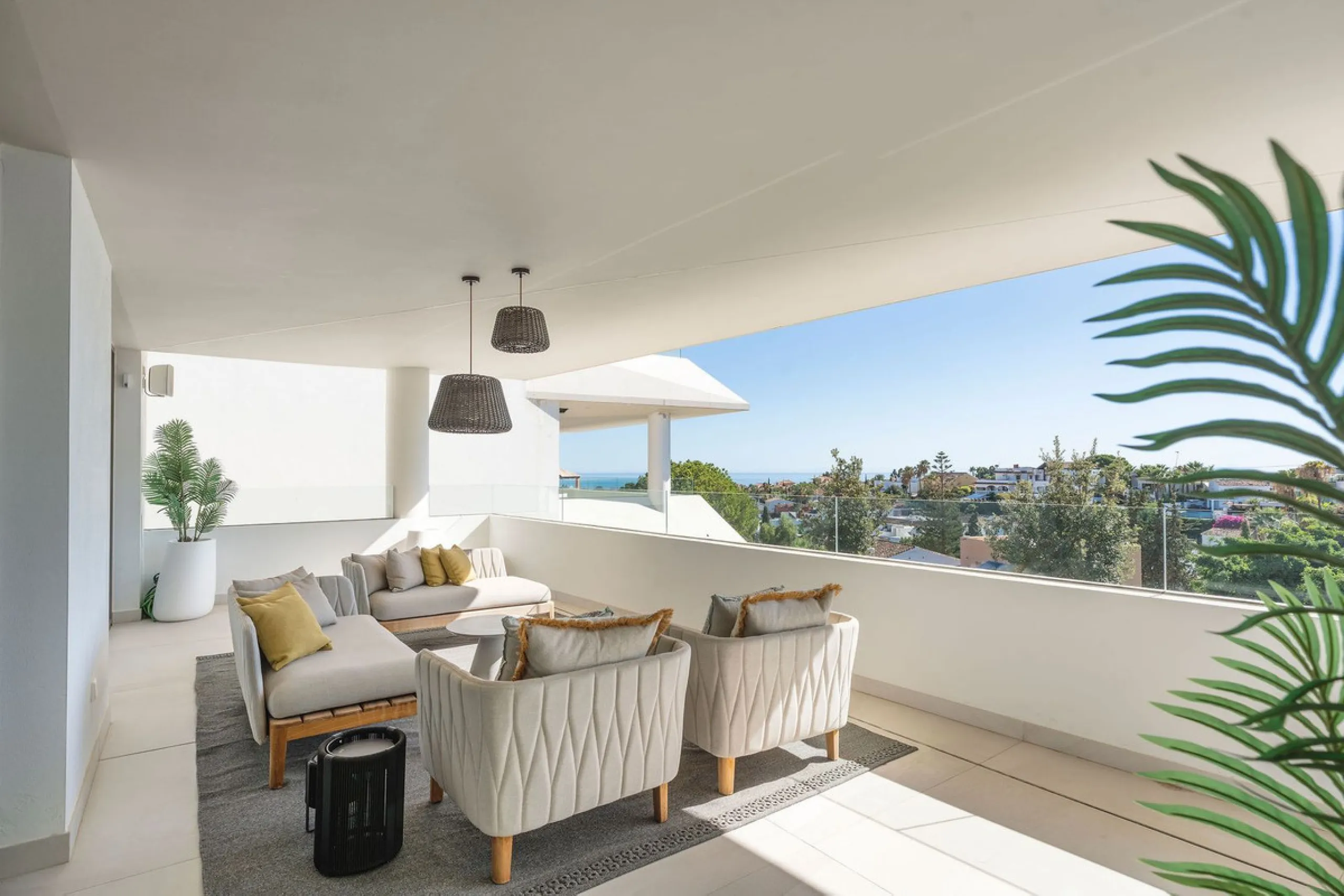 House - Semi-Detached House в продаже в Marbella, Málaga. В доме 4 спален и 4 ванных комнат. Площадь дома 463 м². Площадь участка 90 м²