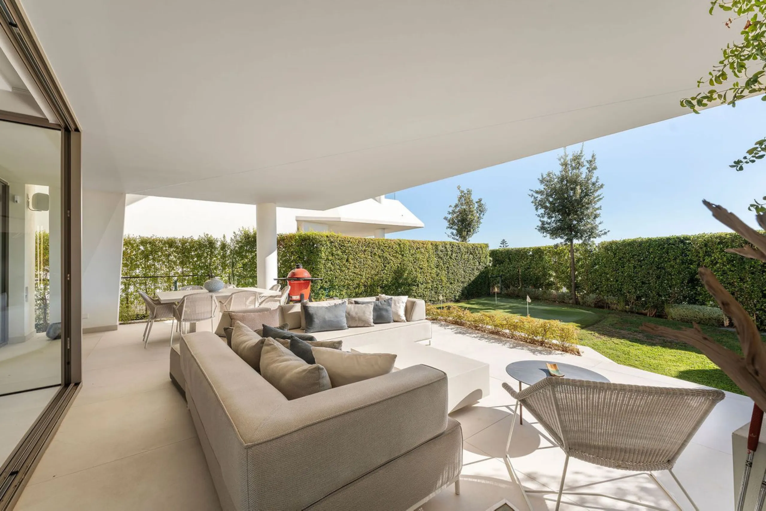 House - Semi-Detached House в продаже в Marbella, Málaga. В доме 4 спален и 4 ванных комнат. Площадь дома 463 м². Площадь участка 90 м²