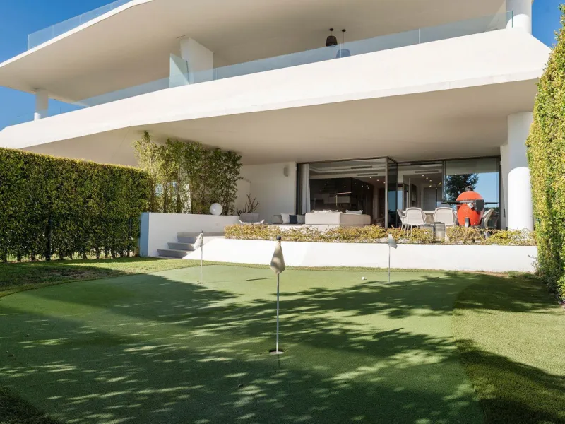 House - Semi-Detached House в продаже в Marbella, Málaga. В доме 4 спален и 4 ванных комнат. Площадь дома 463 м². Площадь участка 90 м²