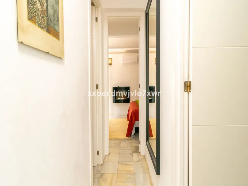 Located in the prestigious Bahía Dorada urbanisation, this elegant two-storey villa combines a privileged location with breathtaking panoramic views of the Mediterranean. Only 50 metres from the beach, it is ideal both as a permanent residence or as a hol