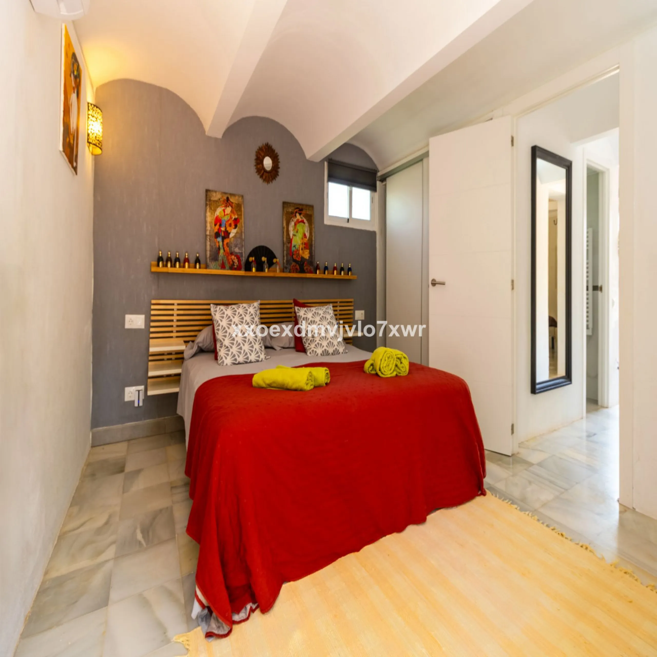 Located in the prestigious Bahía Dorada urbanisation, this elegant two-storey villa combines a privileged location with breathtaking panoramic views of the Mediterranean. Only 50 metres from the beach, it is ideal both as a permanent residence or as a hol