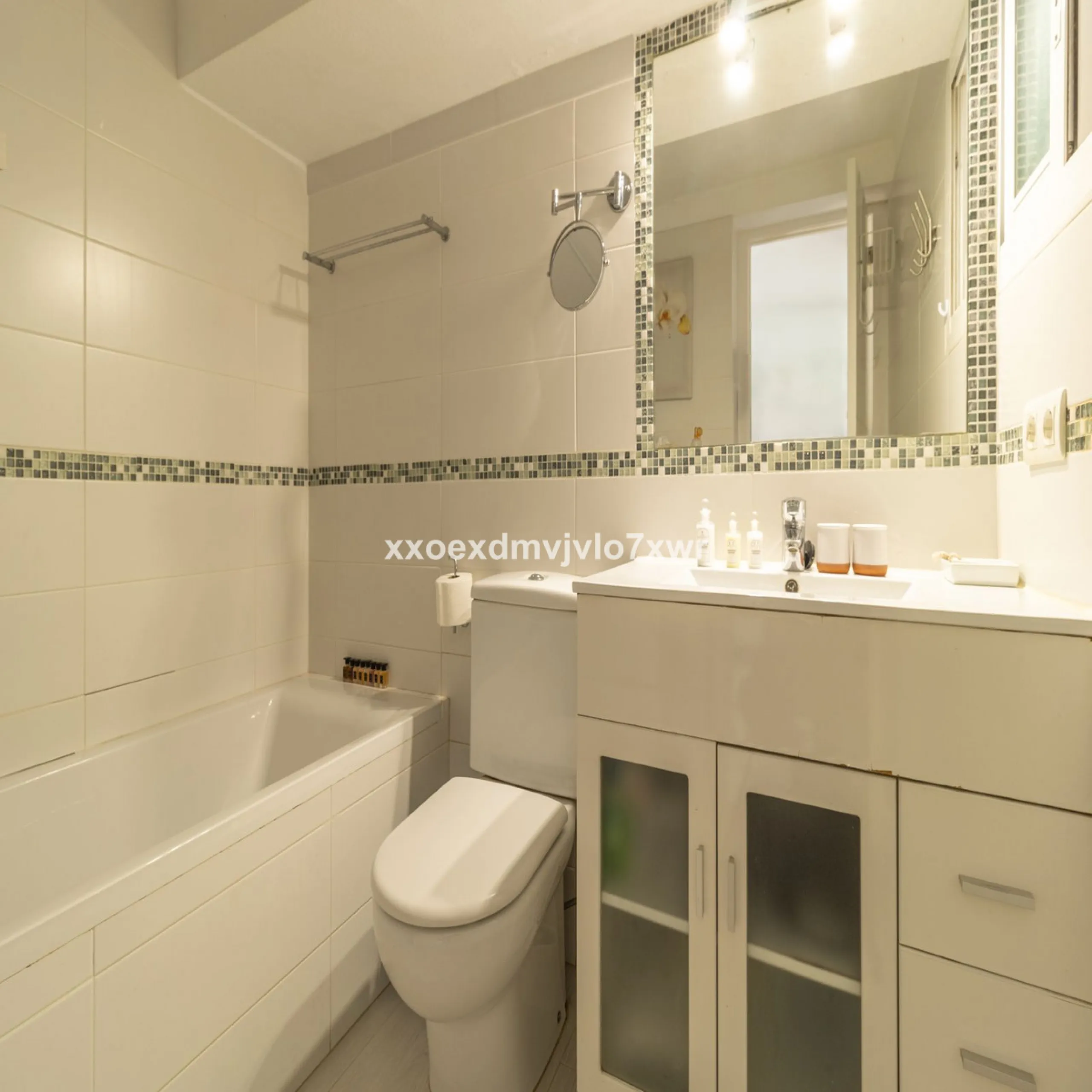 Located in the prestigious Bahía Dorada urbanisation, this elegant two-storey villa combines a privileged location with breathtaking panoramic views of the Mediterranean. Only 50 metres from the beach, it is ideal both as a permanent residence or as a hol