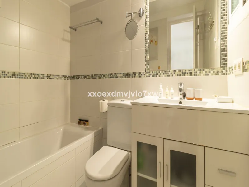 Located in the prestigious Bahía Dorada urbanisation, this elegant two-storey villa combines a privileged location with breathtaking panoramic views of the Mediterranean. Only 50 metres from the beach, it is ideal both as a permanent residence or as a hol