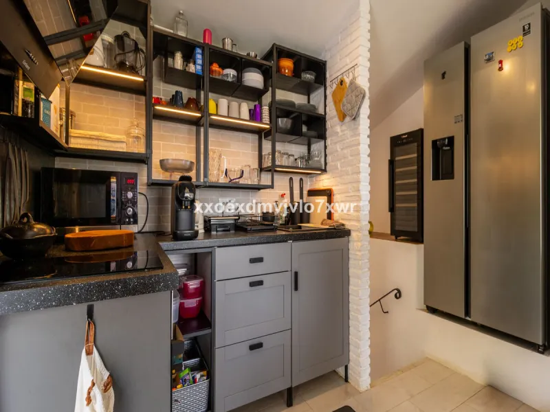 Located in the prestigious Bahía Dorada urbanisation, this elegant two-storey villa combines a privileged location with breathtaking panoramic views of the Mediterranean. Only 50 metres from the beach, it is ideal both as a permanent residence or as a hol