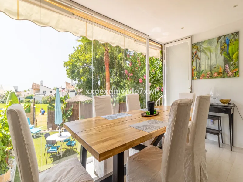 Located in the prestigious Bahía Dorada urbanisation, this elegant two-storey villa combines a privileged location with breathtaking panoramic views of the Mediterranean. Only 50 metres from the beach, it is ideal both as a permanent residence or as a hol