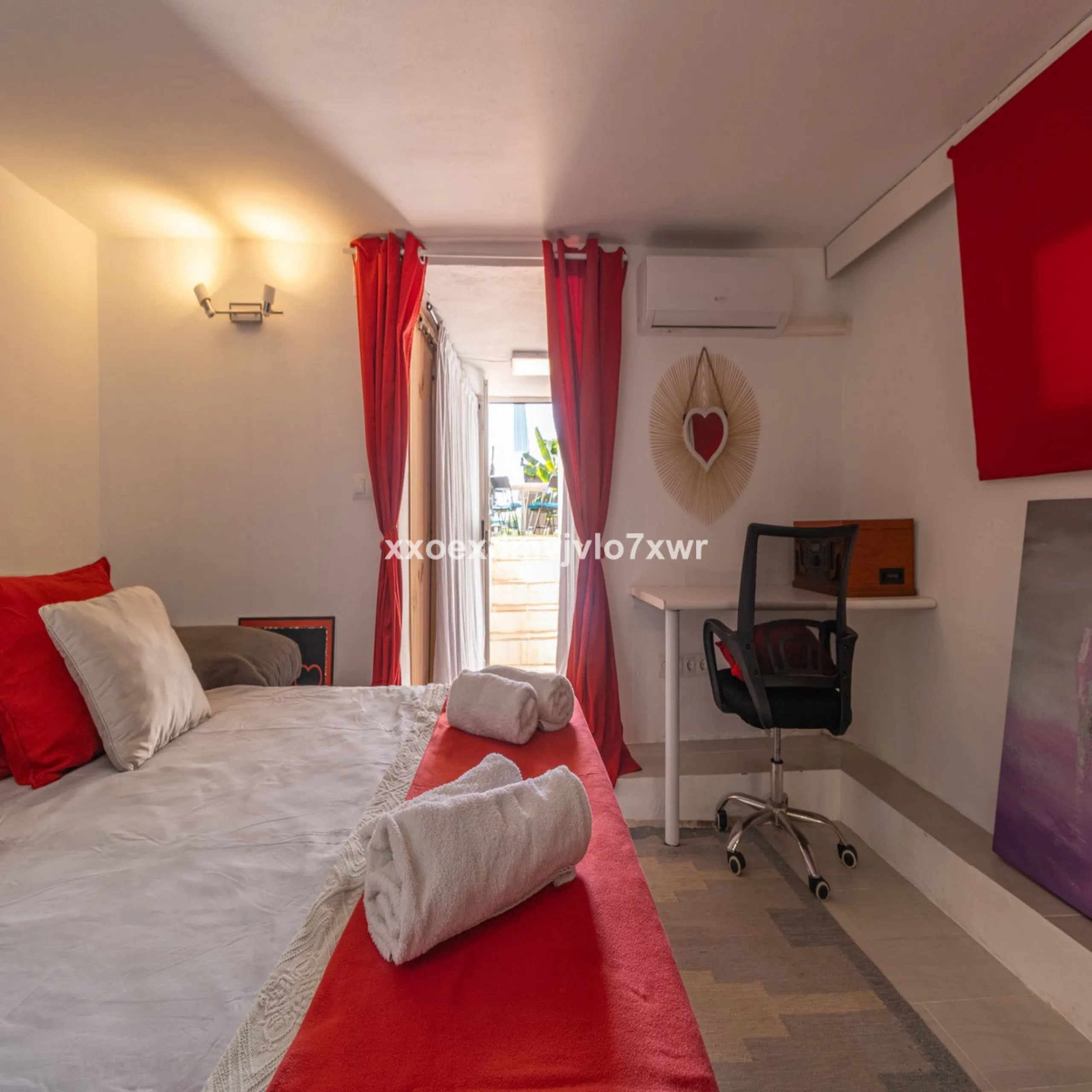Located in the prestigious Bahía Dorada urbanisation, this elegant two-storey villa combines a privileged location with breathtaking panoramic views of the Mediterranean. Only 50 metres from the beach, it is ideal both as a permanent residence or as a hol