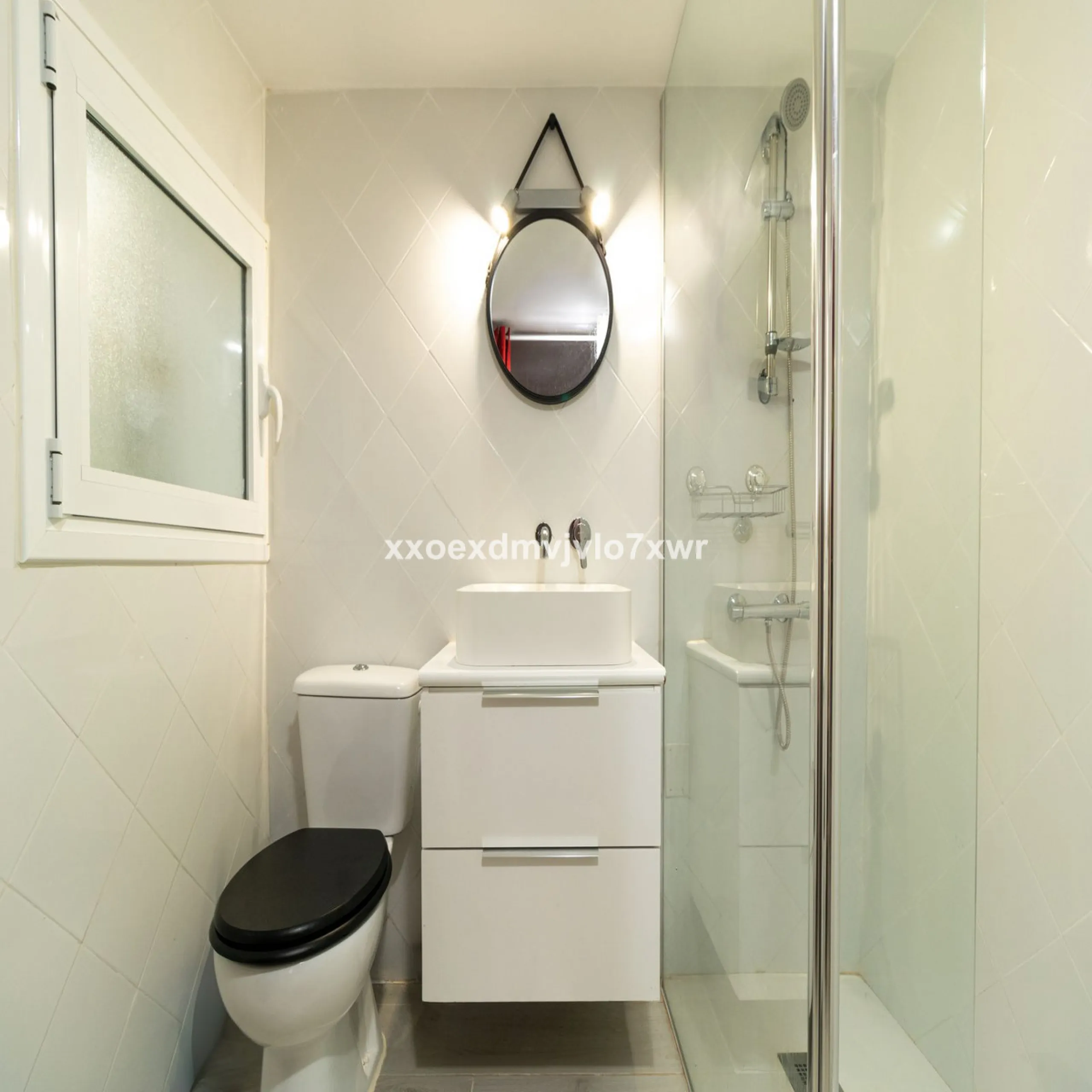 Located in the prestigious Bahía Dorada urbanisation, this elegant two-storey villa combines a privileged location with breathtaking panoramic views of the Mediterranean. Only 50 metres from the beach, it is ideal both as a permanent residence or as a hol