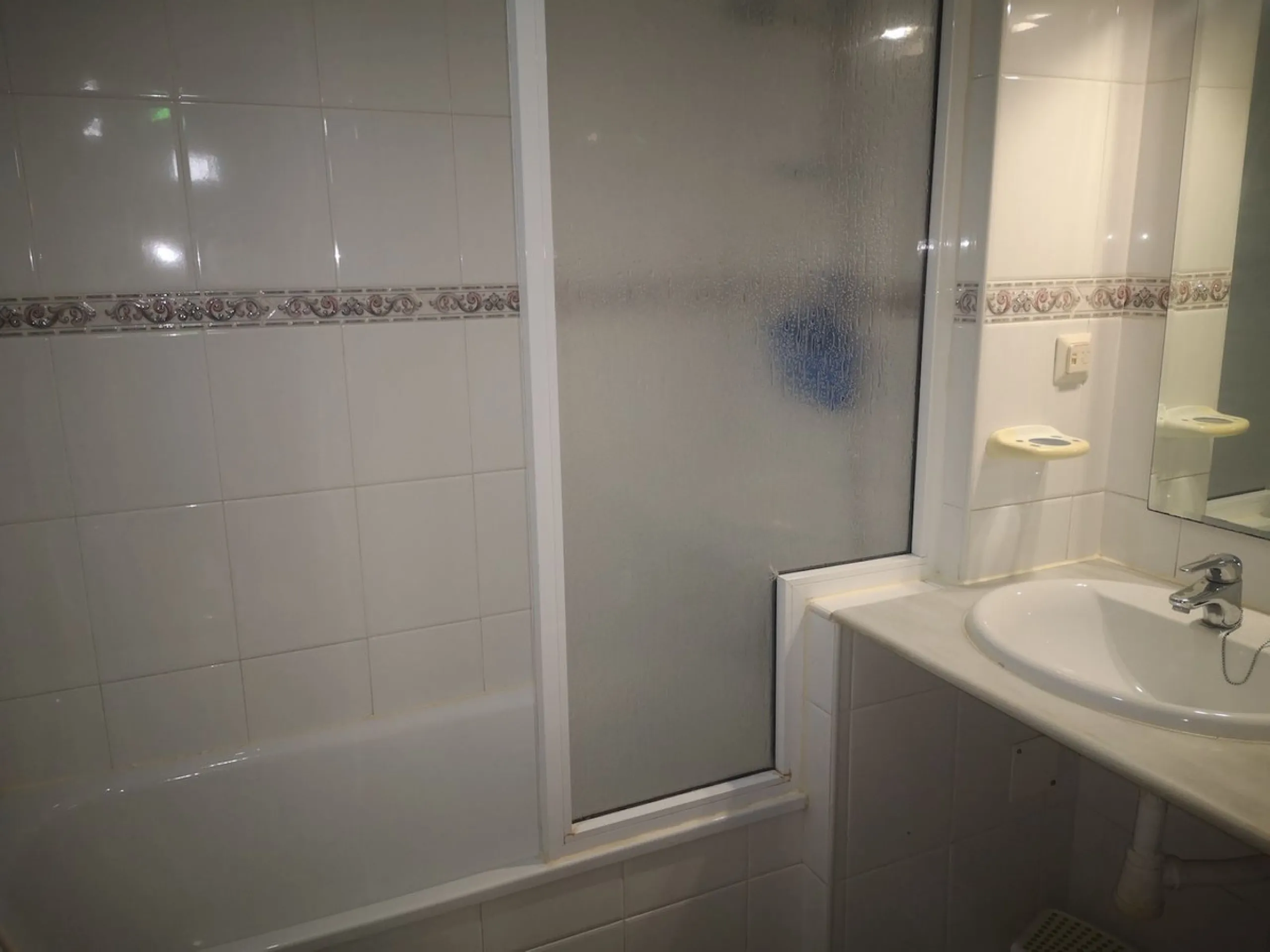 El Faro de Calaburras:  Investment Opportunity.  This is spacious traditional style two floor detached villa which has been cleverly divided into three separate properties, each with its own entrance.  On the upper entry level, there is a two bedroom/two 