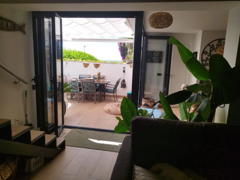 House - Semi-Detached House в продаже в Estepona, Málaga. В доме 3 спален и 4 ванных комнат. Площадь дома 150 м². Площадь участка 50 м²