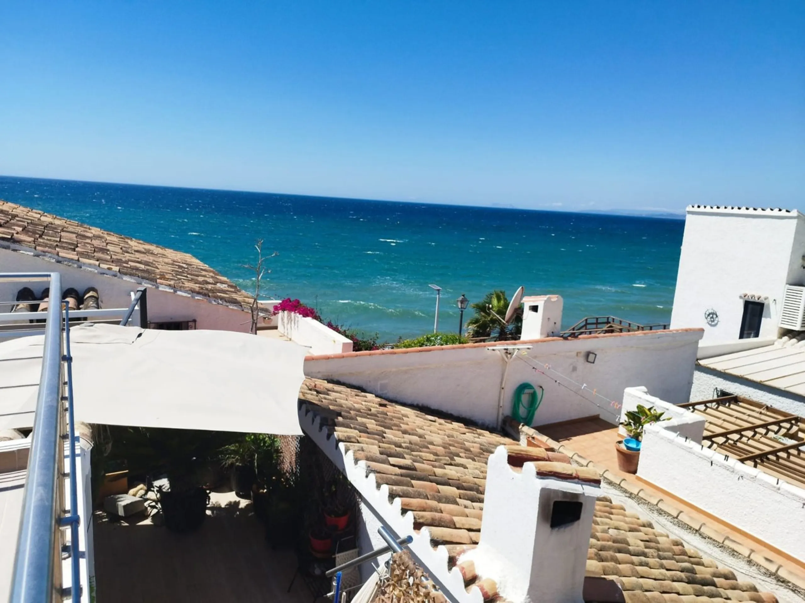 House - Semi-Detached House в продаже в Estepona, Málaga. В доме 3 спален и 4 ванных комнат. Площадь дома 150 м². Площадь участка 50 м²