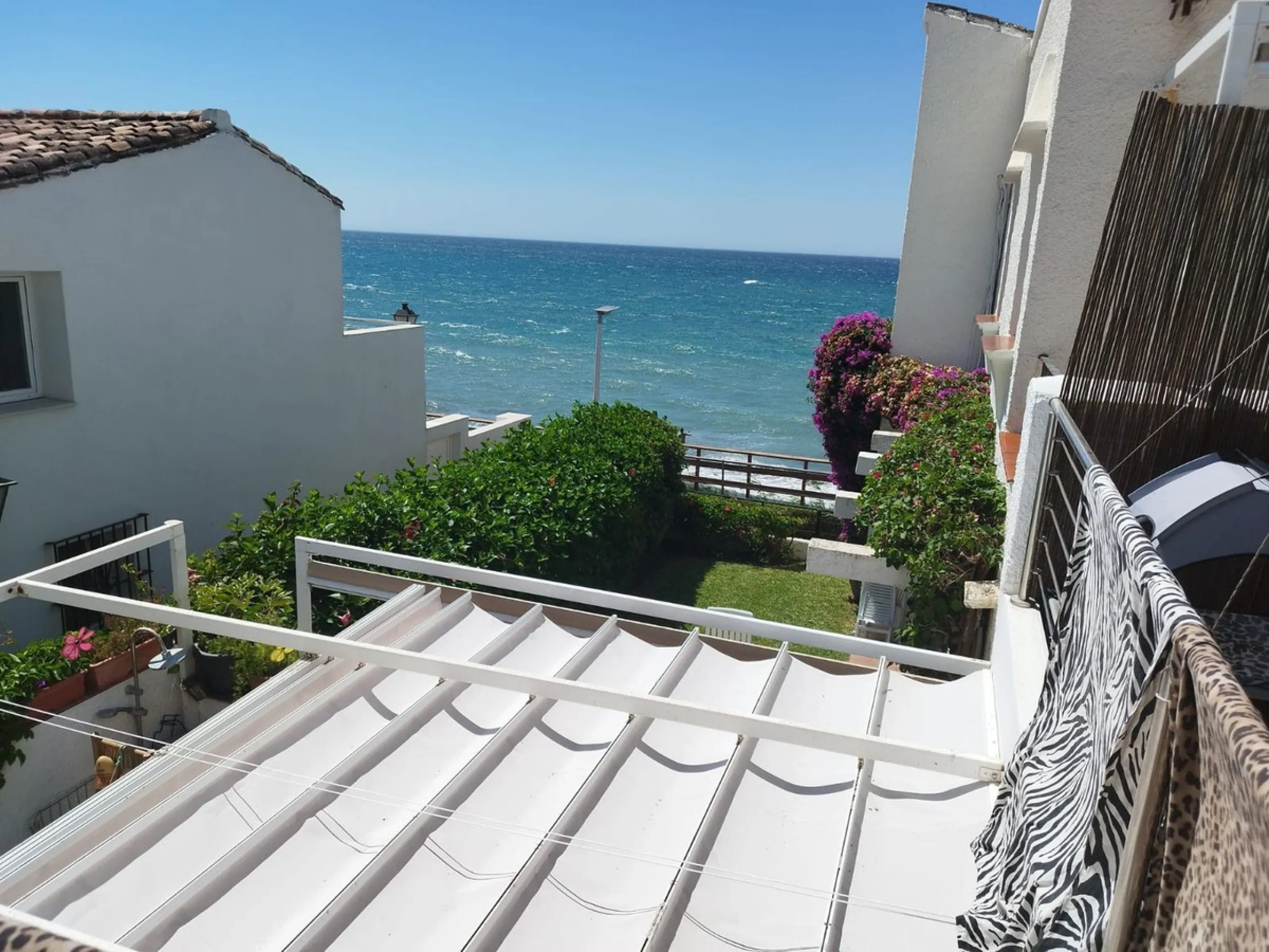 House - Semi-Detached House в продаже в Estepona, Málaga. В доме 3 спален и 4 ванных комнат. Площадь дома 150 м². Площадь участка 50 м²