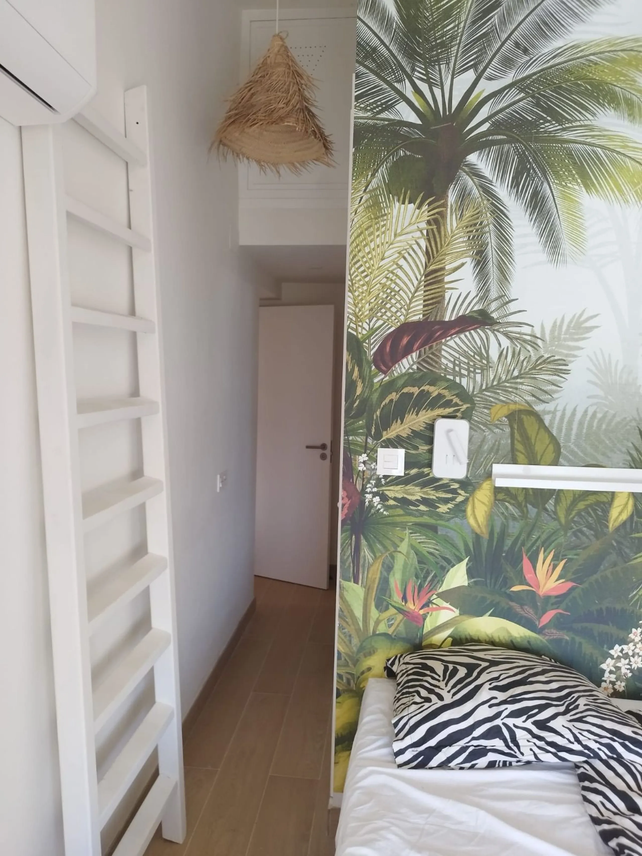 House - Semi-Detached House в продаже в Estepona, Málaga. В доме 3 спален и 4 ванных комнат. Площадь дома 150 м². Площадь участка 50 м²