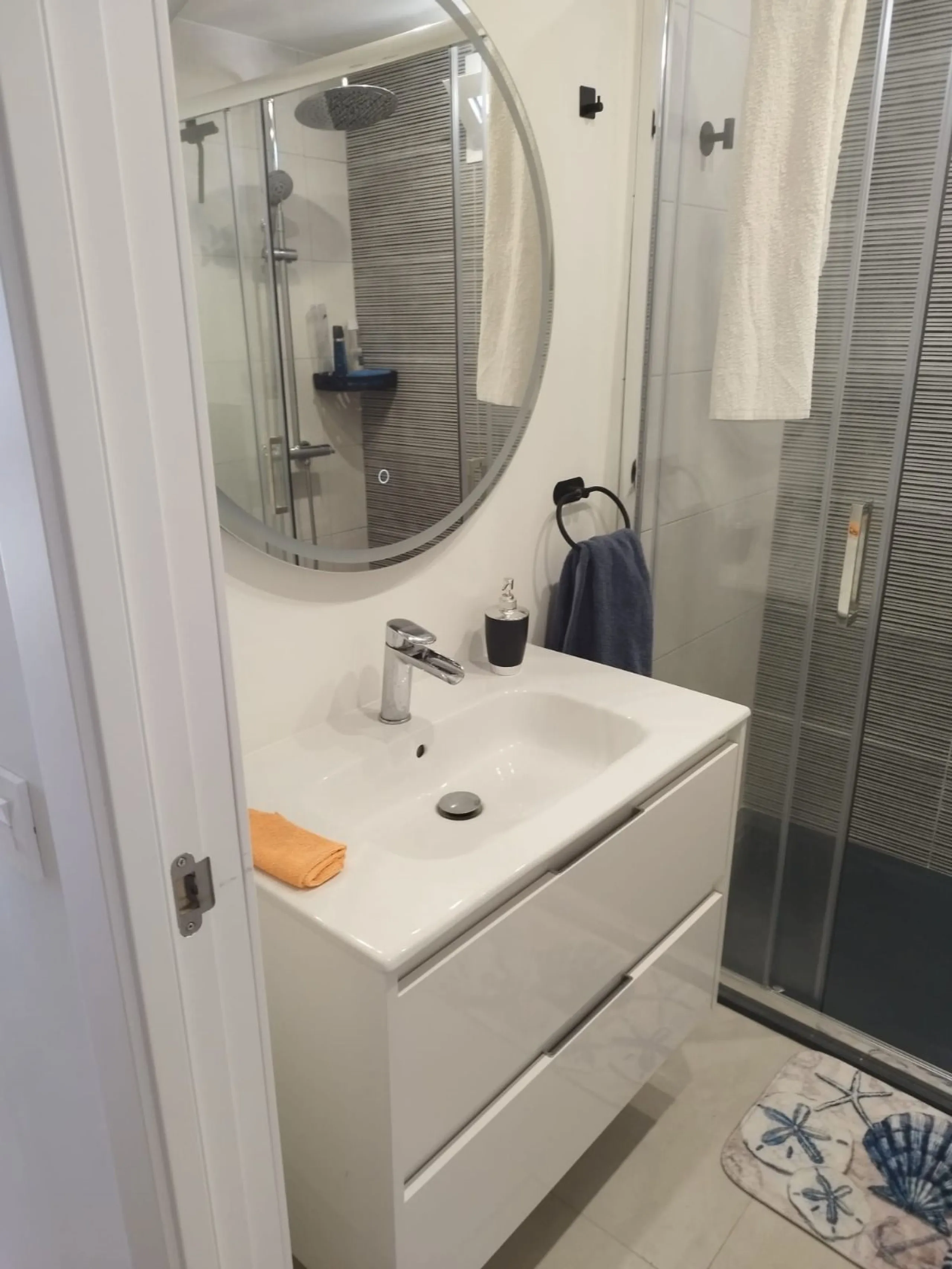 House - Semi-Detached House в продаже в Estepona, Málaga. В доме 3 спален и 4 ванных комнат. Площадь дома 150 м². Площадь участка 50 м²