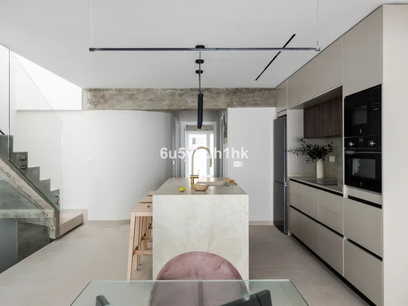 House - Townhouse в продаже в Málaga, Málaga. В доме 3 спален и 2 ванных комнат. Площадь дома 219 м²