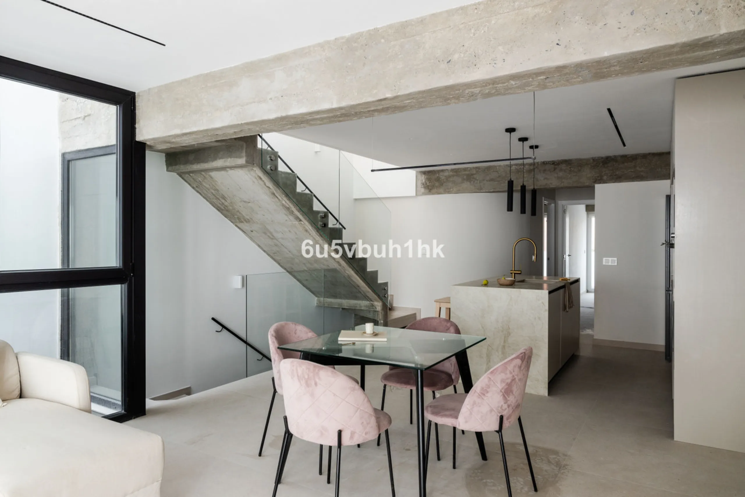 House - Townhouse в продаже в Málaga, Málaga. В доме 3 спален и 2 ванных комнат. Площадь дома 219 м²