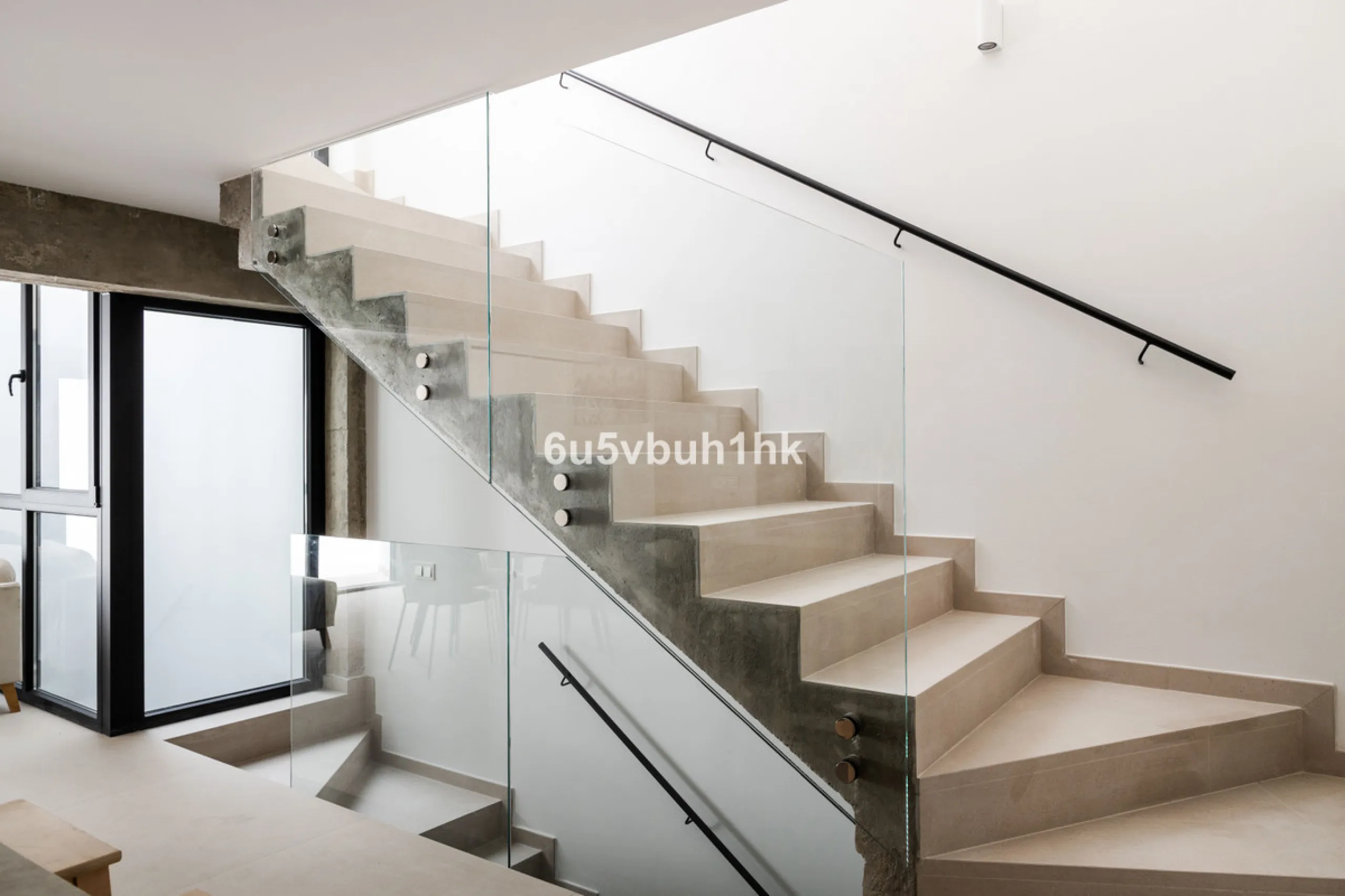 House - Townhouse в продаже в Málaga, Málaga. В доме 3 спален и 2 ванных комнат. Площадь дома 219 м²