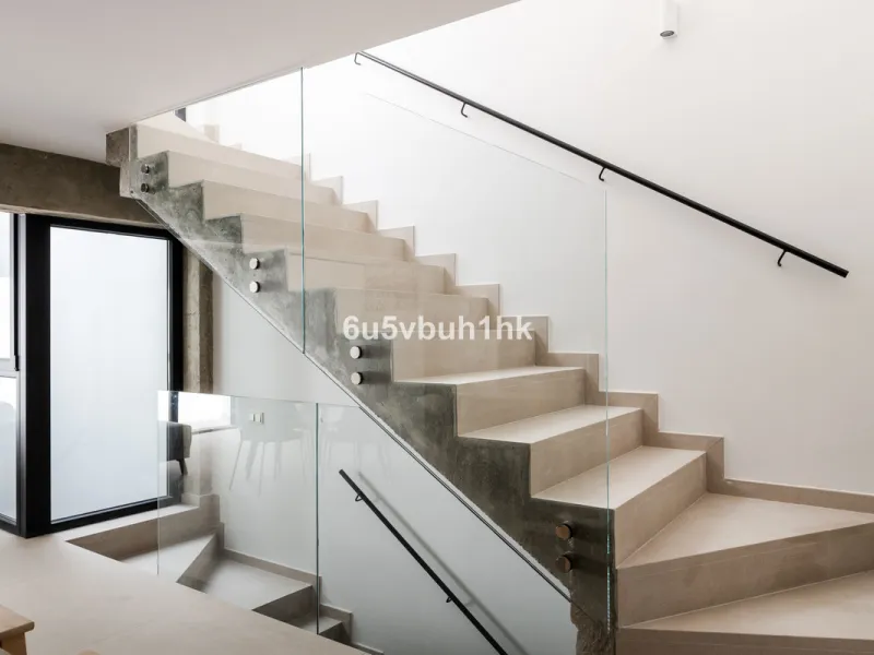 House - Townhouse в продаже в Málaga, Málaga. В доме 3 спален и 2 ванных комнат. Площадь дома 219 м²