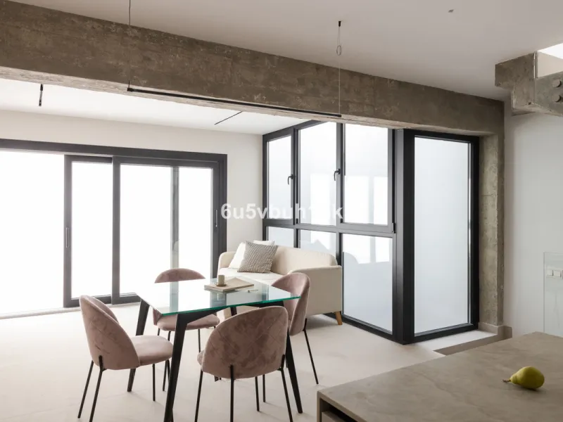 House - Townhouse в продаже в Málaga, Málaga. В доме 3 спален и 2 ванных комнат. Площадь дома 219 м²