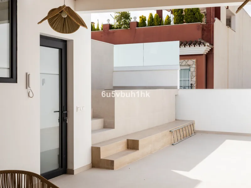 House - Townhouse в продаже в Málaga, Málaga. В доме 3 спален и 2 ванных комнат. Площадь дома 219 м²