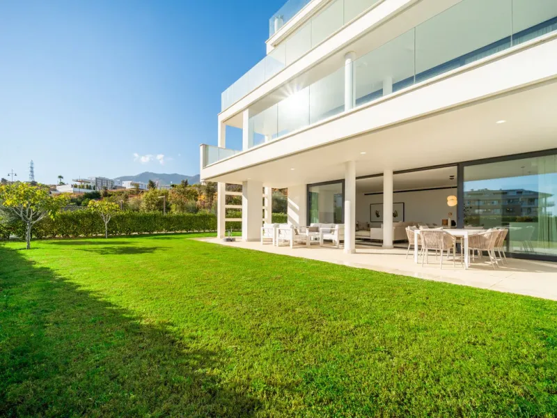 Stunning west facing corner garden apartment, with 3 bedrooms, and 2 bathrooms, spacious living-dining room, open plan kitchen fully furnished and equipped with electricial appliances from Bosch, including MIELE fridge/freezer, laundry area with washing m