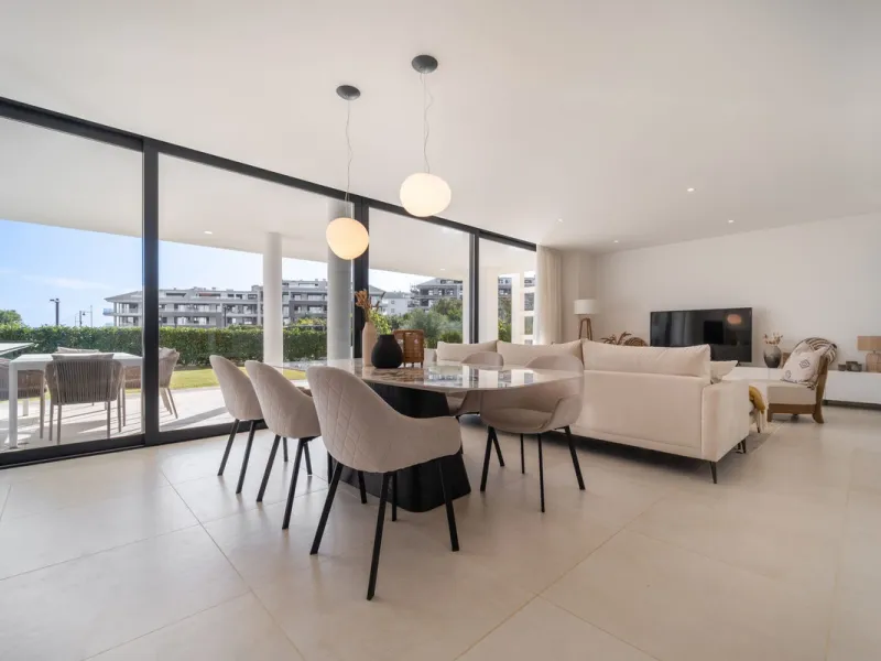 Stunning west facing corner garden apartment, with 3 bedrooms, and 2 bathrooms, spacious living-dining room, open plan kitchen fully furnished and equipped with electricial appliances from Bosch, including MIELE fridge/freezer, laundry area with washing m