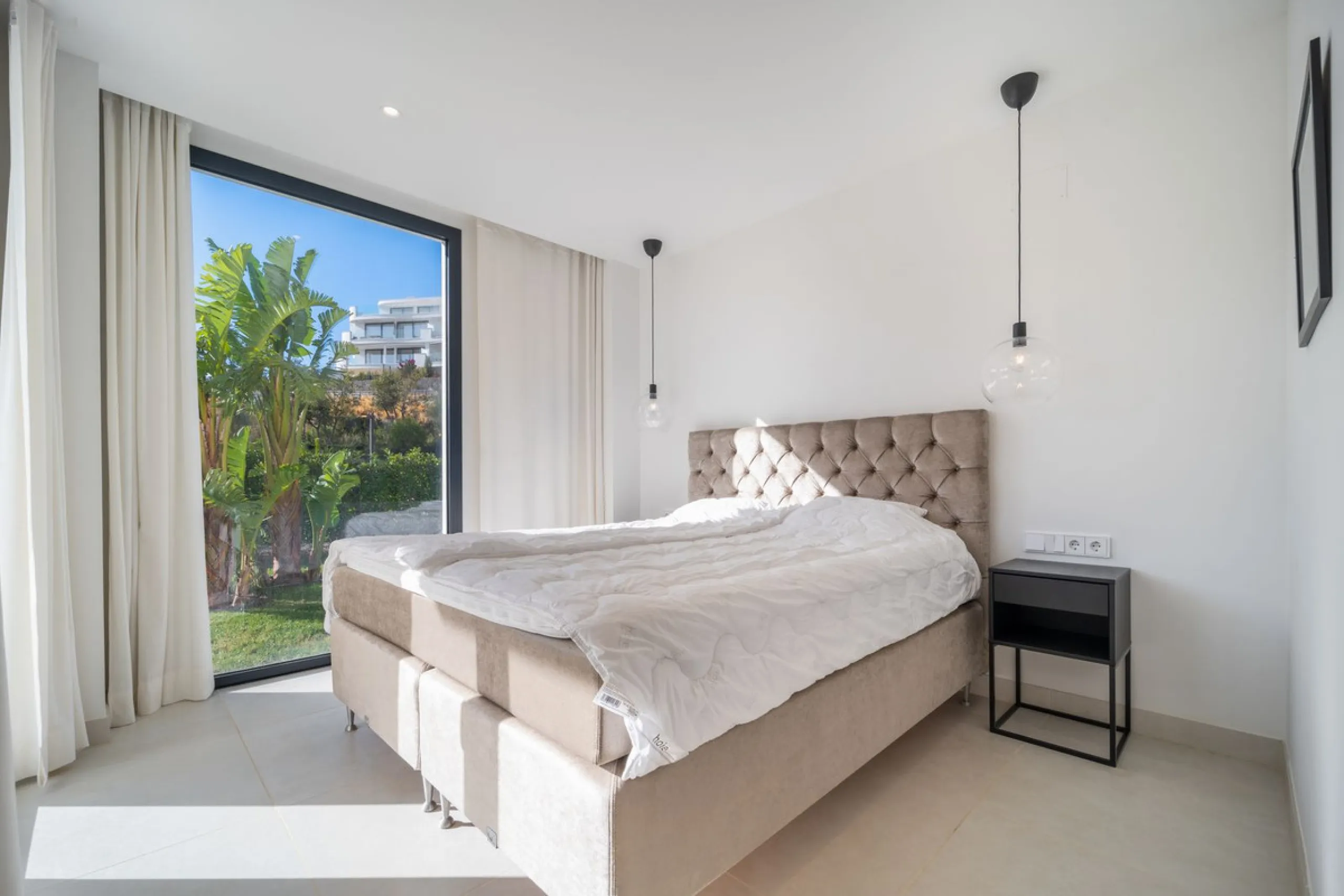 Stunning west facing corner garden apartment, with 3 bedrooms, and 2 bathrooms, spacious living-dining room, open plan kitchen fully furnished and equipped with electricial appliances from Bosch, including MIELE fridge/freezer, laundry area with washing m