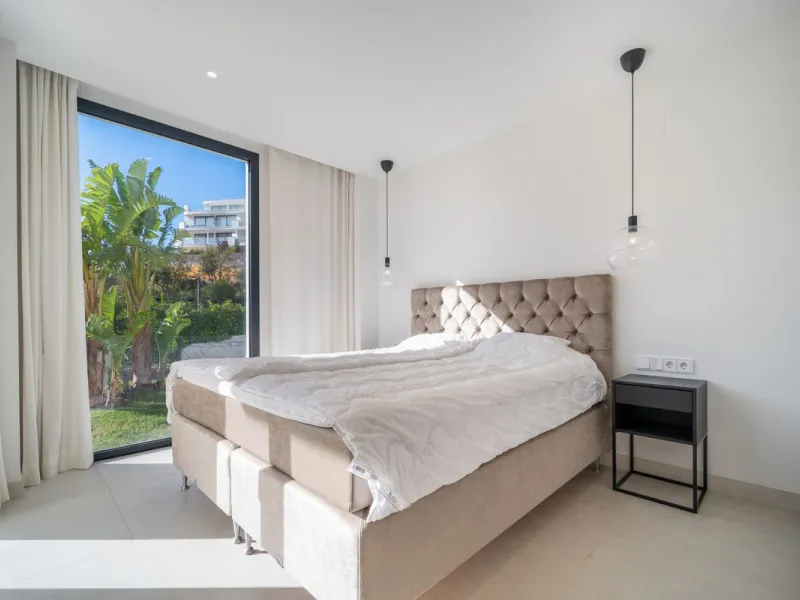 Stunning west facing corner garden apartment, with 3 bedrooms, and 2 bathrooms, spacious living-dining room, open plan kitchen fully furnished and equipped with electricial appliances from Bosch, including MIELE fridge/freezer, laundry area with washing m