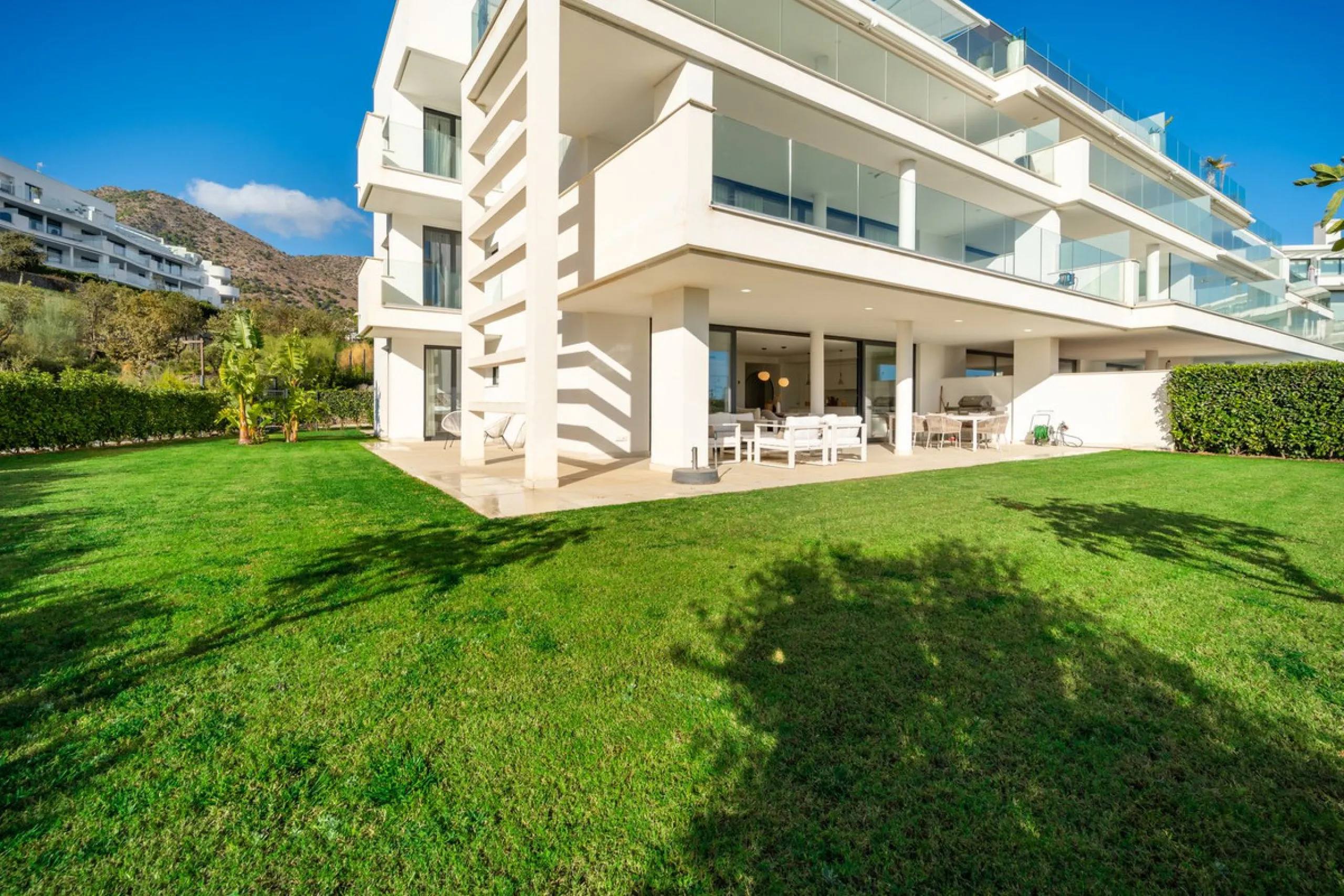 Stunning west facing corner garden apartment, with 3 bedrooms, and 2 bathrooms, spacious living-dining room, open plan kitchen fully furnished and equipped with electricial appliances from Bosch, including MIELE fridge/freezer, laundry area with washing m