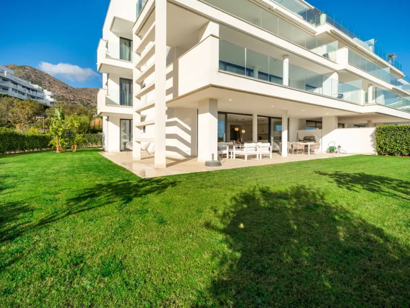 Stunning west facing corner garden apartment, with 3 bedrooms, and 2 bathrooms, spacious living-dining room, open plan kitchen fully furnished and equipped with electricial appliances from Bosch, including MIELE fridge/freezer, laundry area with washing m