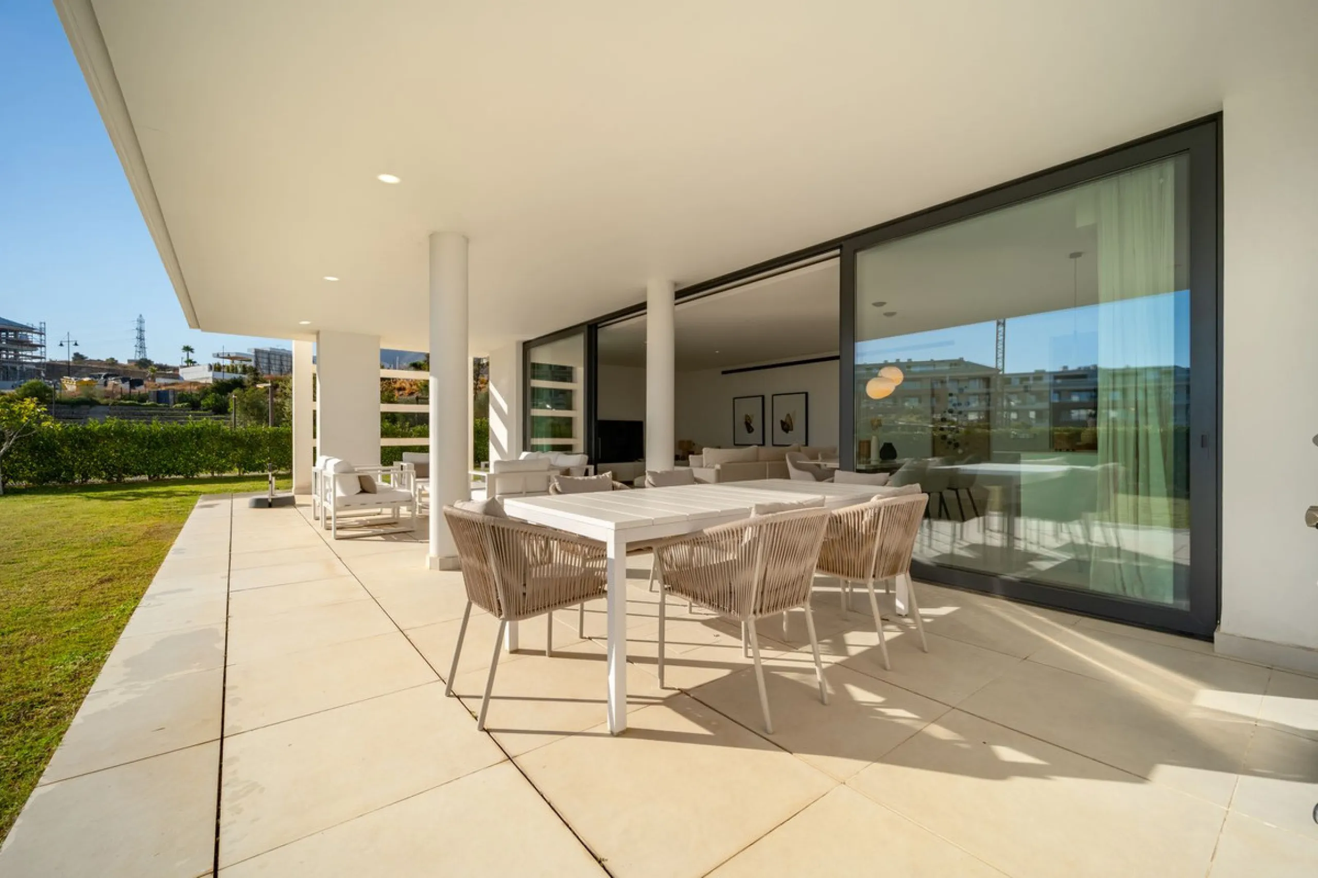 Stunning west facing corner garden apartment, with 3 bedrooms, and 2 bathrooms, spacious living-dining room, open plan kitchen fully furnished and equipped with electricial appliances from Bosch, including MIELE fridge/freezer, laundry area with washing m