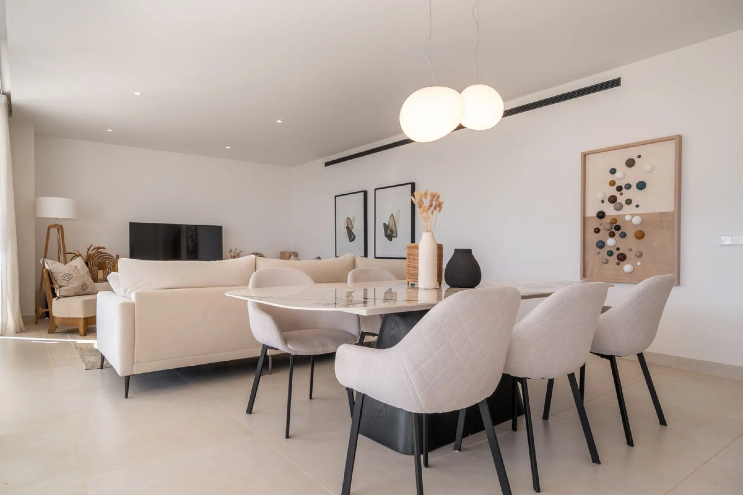 Stunning west facing corner garden apartment, with 3 bedrooms, and 2 bathrooms, spacious living-dining room, open plan kitchen fully furnished and equipped with electricial appliances from Bosch, including MIELE fridge/freezer, laundry area with washing m