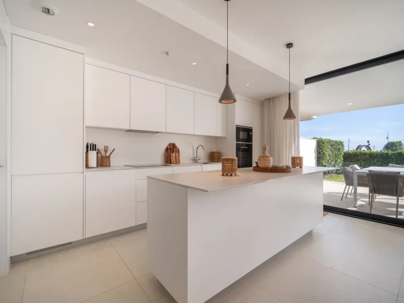 Stunning west facing corner garden apartment, with 3 bedrooms, and 2 bathrooms, spacious living-dining room, open plan kitchen fully furnished and equipped with electricial appliances from Bosch, including MIELE fridge/freezer, laundry area with washing m
