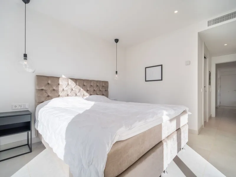 Stunning west facing corner garden apartment, with 3 bedrooms, and 2 bathrooms, spacious living-dining room, open plan kitchen fully furnished and equipped with electricial appliances from Bosch, including MIELE fridge/freezer, laundry area with washing m