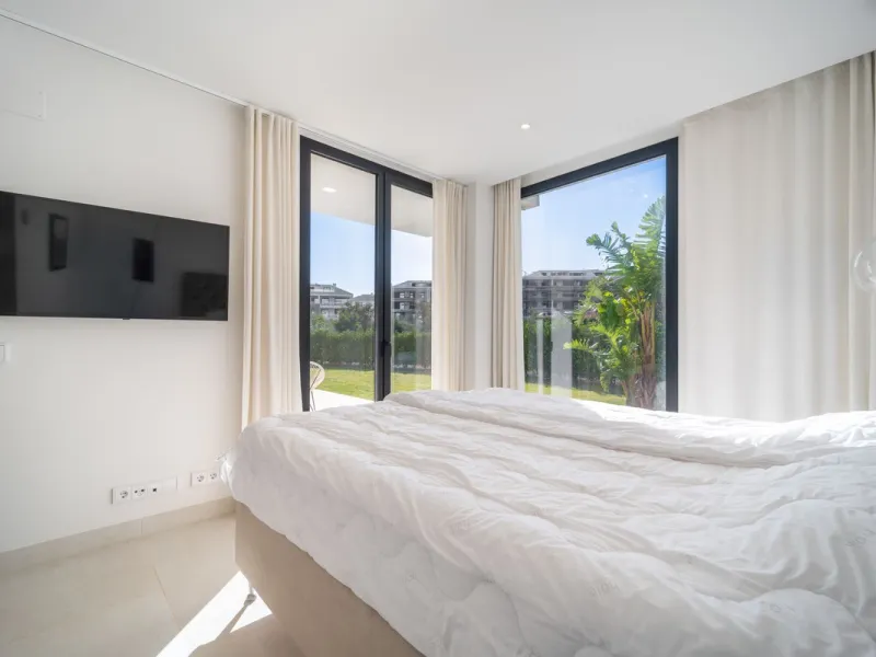 Stunning west facing corner garden apartment, with 3 bedrooms, and 2 bathrooms, spacious living-dining room, open plan kitchen fully furnished and equipped with electricial appliances from Bosch, including MIELE fridge/freezer, laundry area with washing m