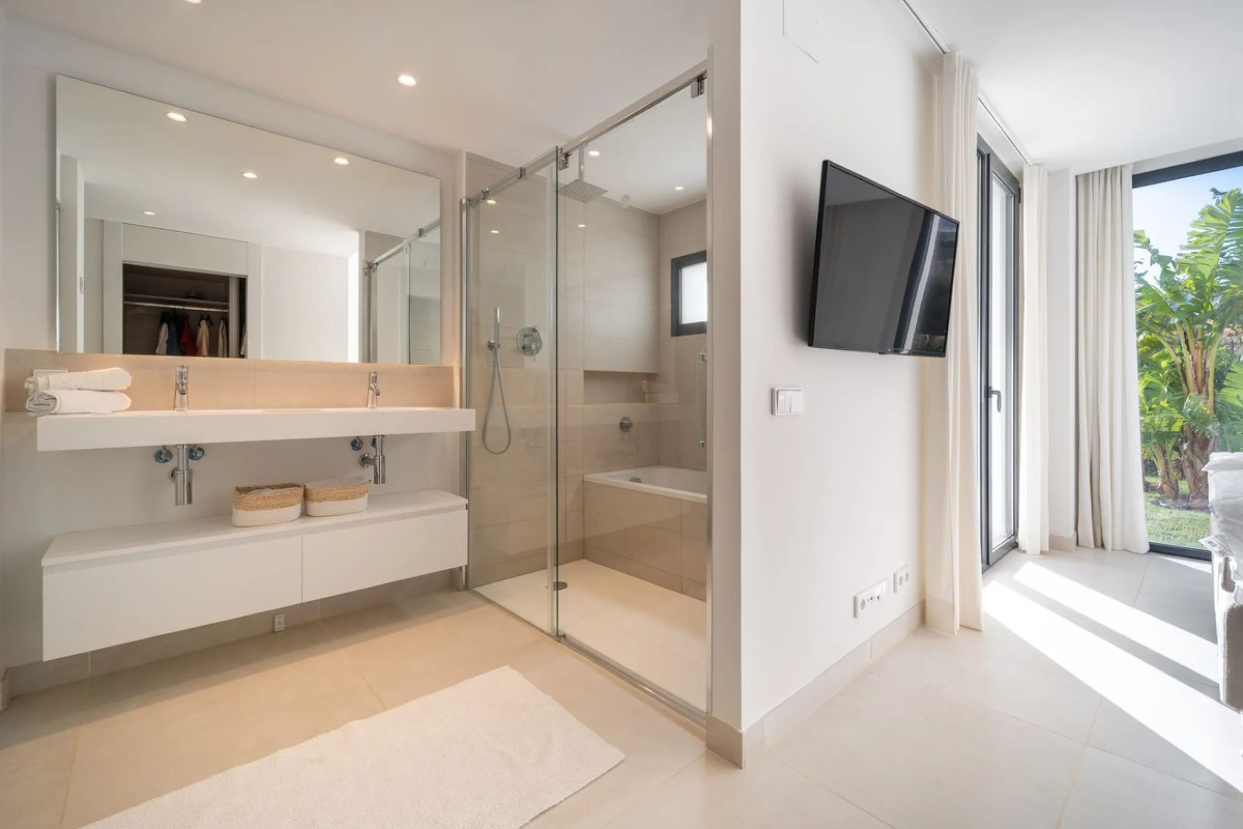 Stunning west facing corner garden apartment, with 3 bedrooms, and 2 bathrooms, spacious living-dining room, open plan kitchen fully furnished and equipped with electricial appliances from Bosch, including MIELE fridge/freezer, laundry area with washing m