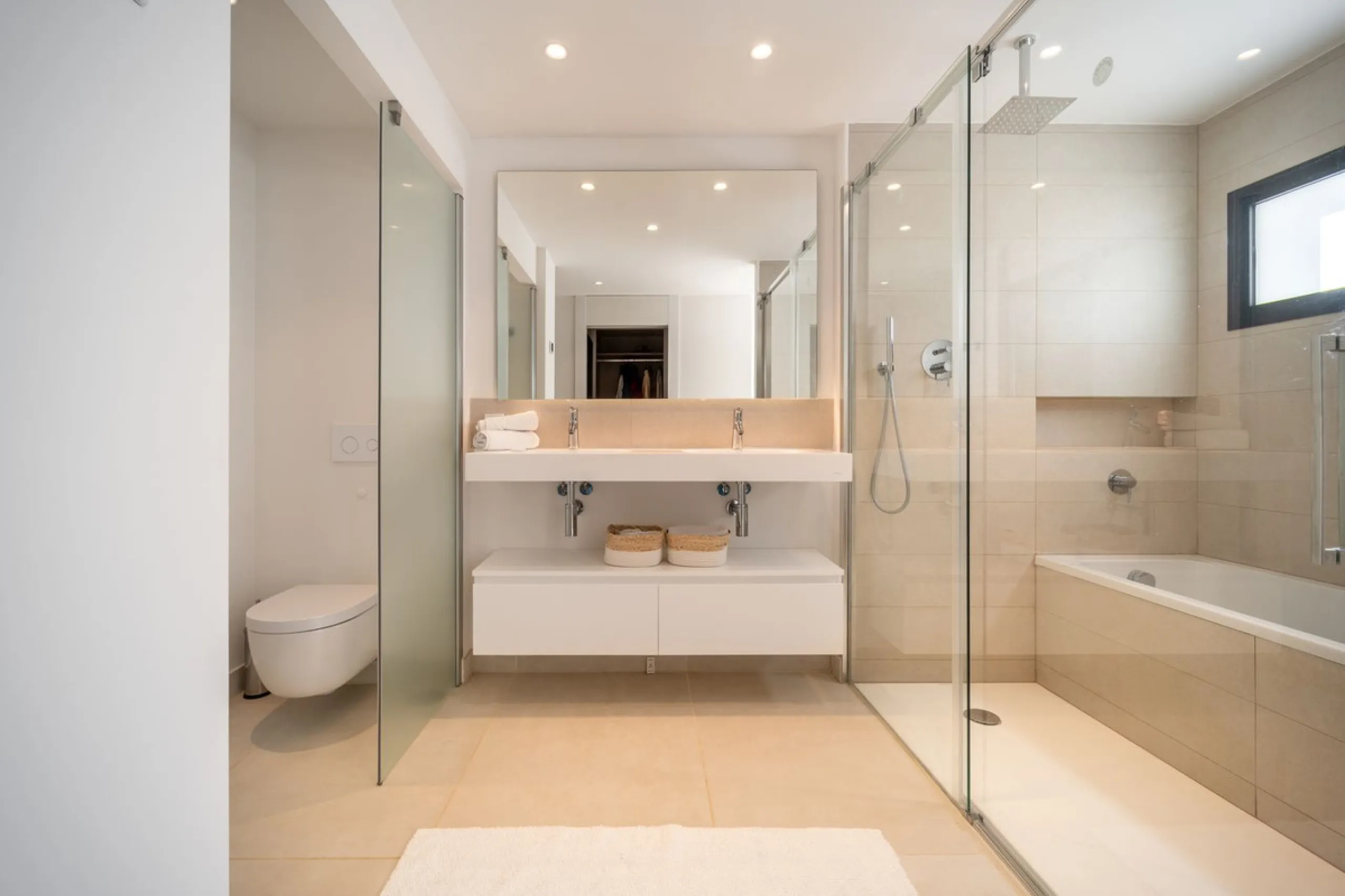 Stunning west facing corner garden apartment, with 3 bedrooms, and 2 bathrooms, spacious living-dining room, open plan kitchen fully furnished and equipped with electricial appliances from Bosch, including MIELE fridge/freezer, laundry area with washing m